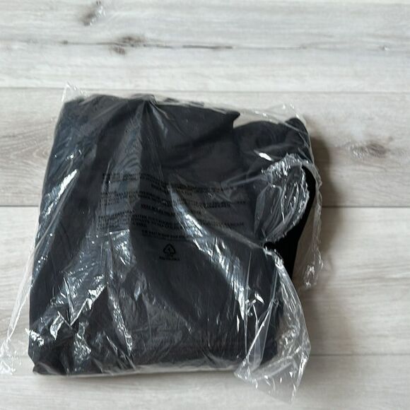 INDEPENDENT TRADING CO. Tell It To My Heart hoodie M Black NWT in packaging - Picture 5 of 5